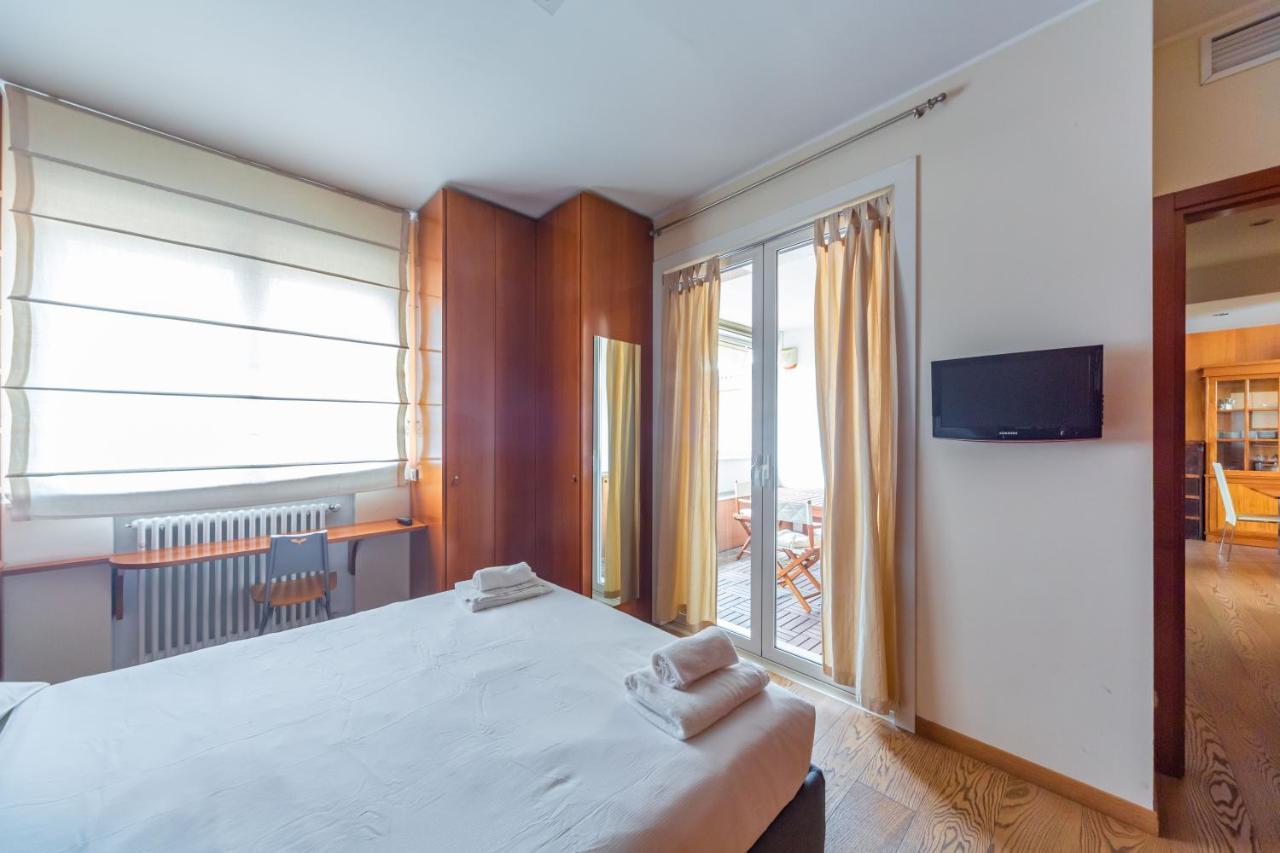 Cozy Apt - Corso Vercelli & Conciliazione M1 Мілан Екстер'єр фото